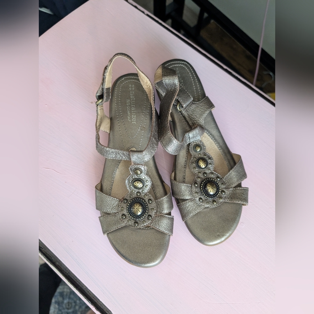Naturalizer Metallic Sandals with Embellishments Size 7.5